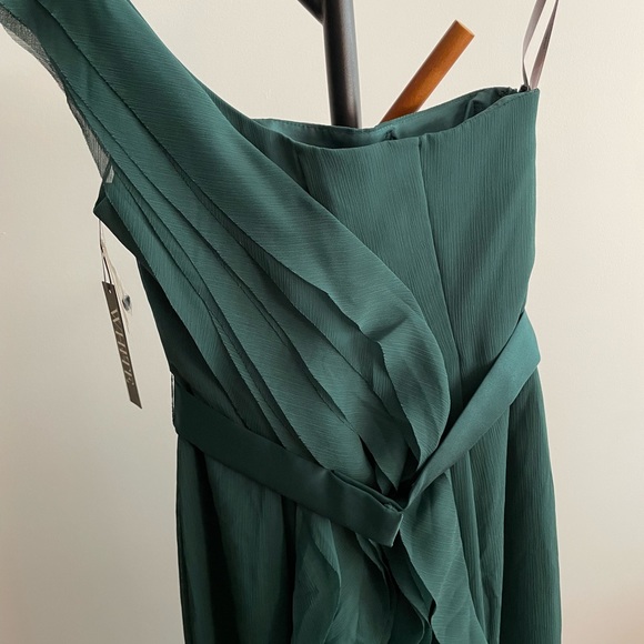 Vera wang evening gown. - Picture 3 of 4